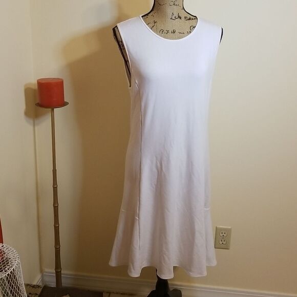 T Tahari white shift dress with flouncy hem sz Large - Picture 3 of 9